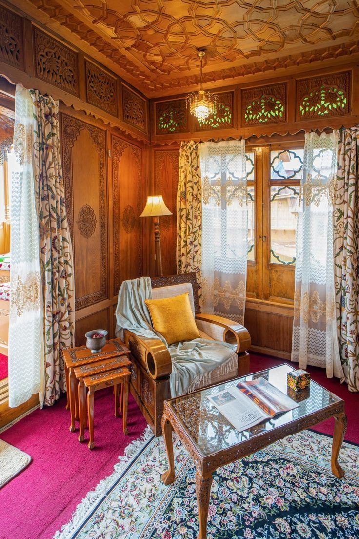 Srinagar – Houseboat Stay