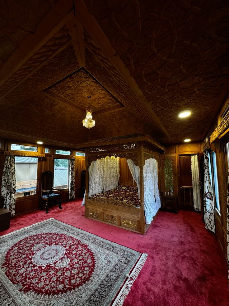 Gulmarg → Srinagar (1 Night at Taj Lake View)