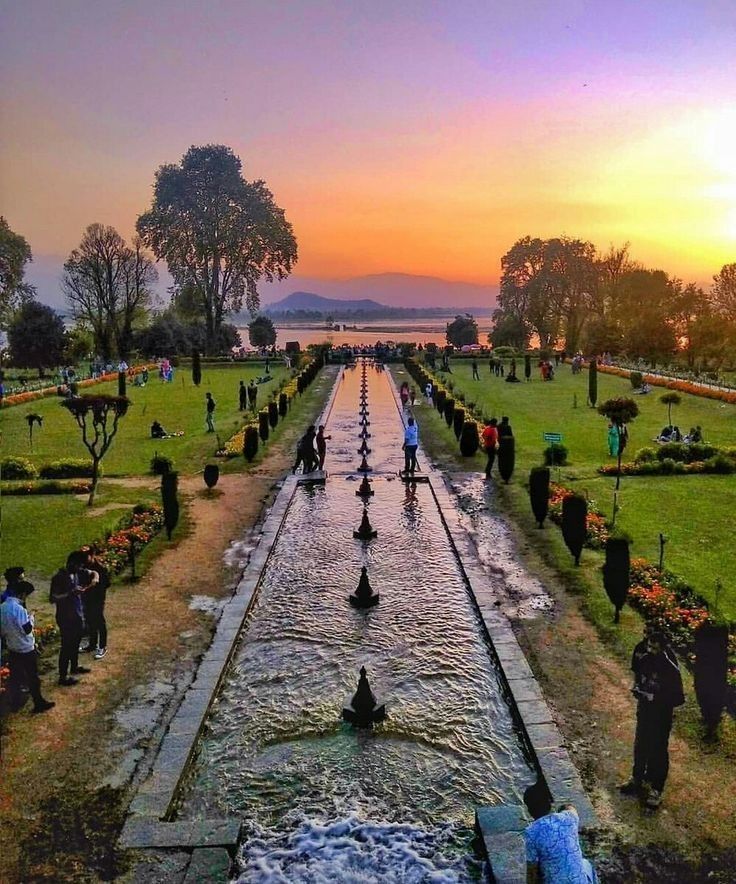 Srinagar Sightseeing – Mughal Gardens